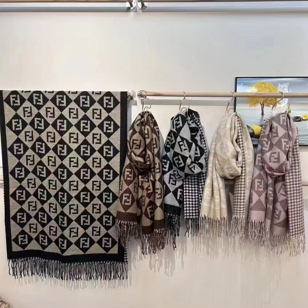 Master quality shawls - Image 4 of 6